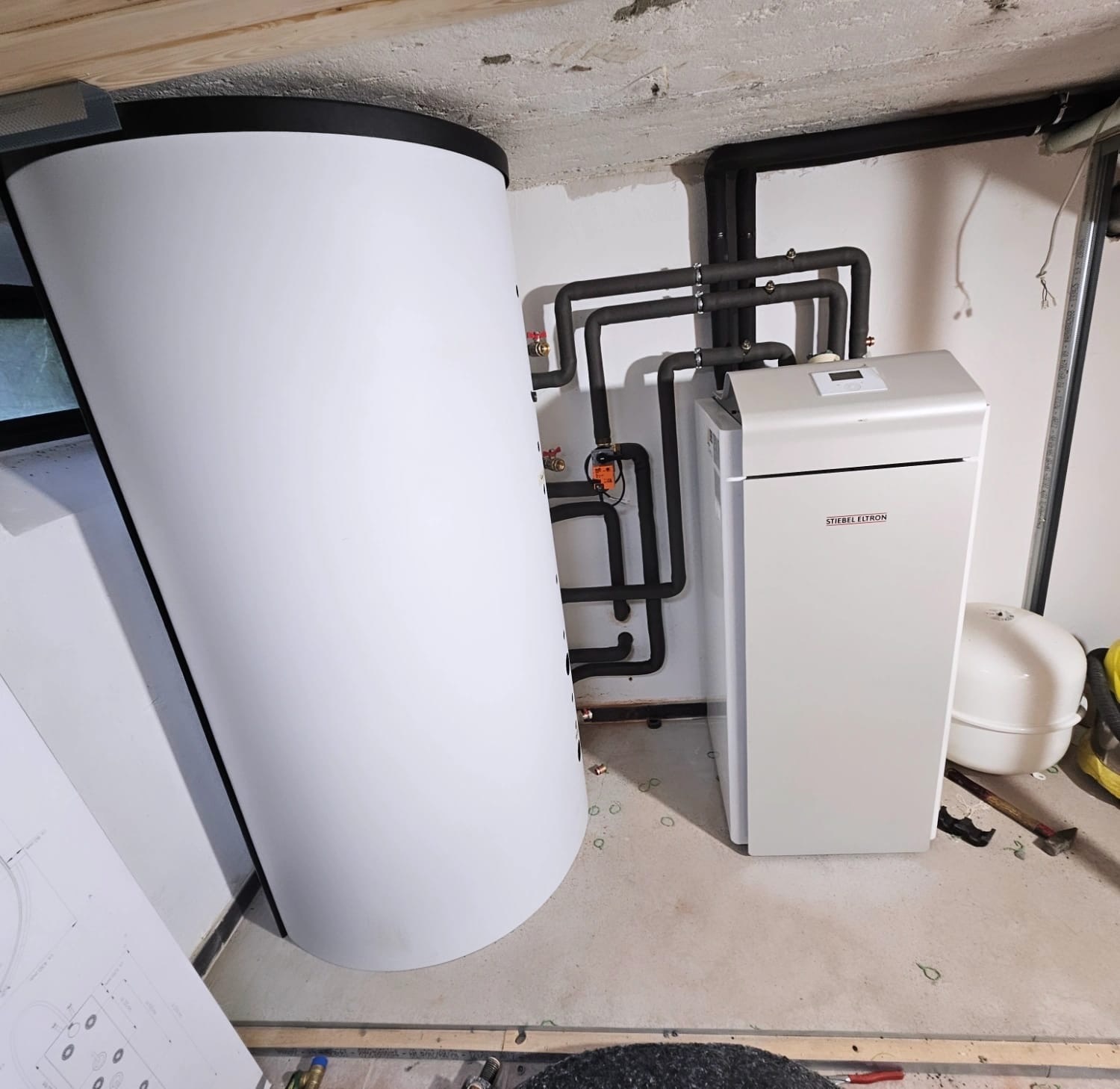 Stiebel Eltron Wärmepumpen-Innenteil mit Pufferspeicher