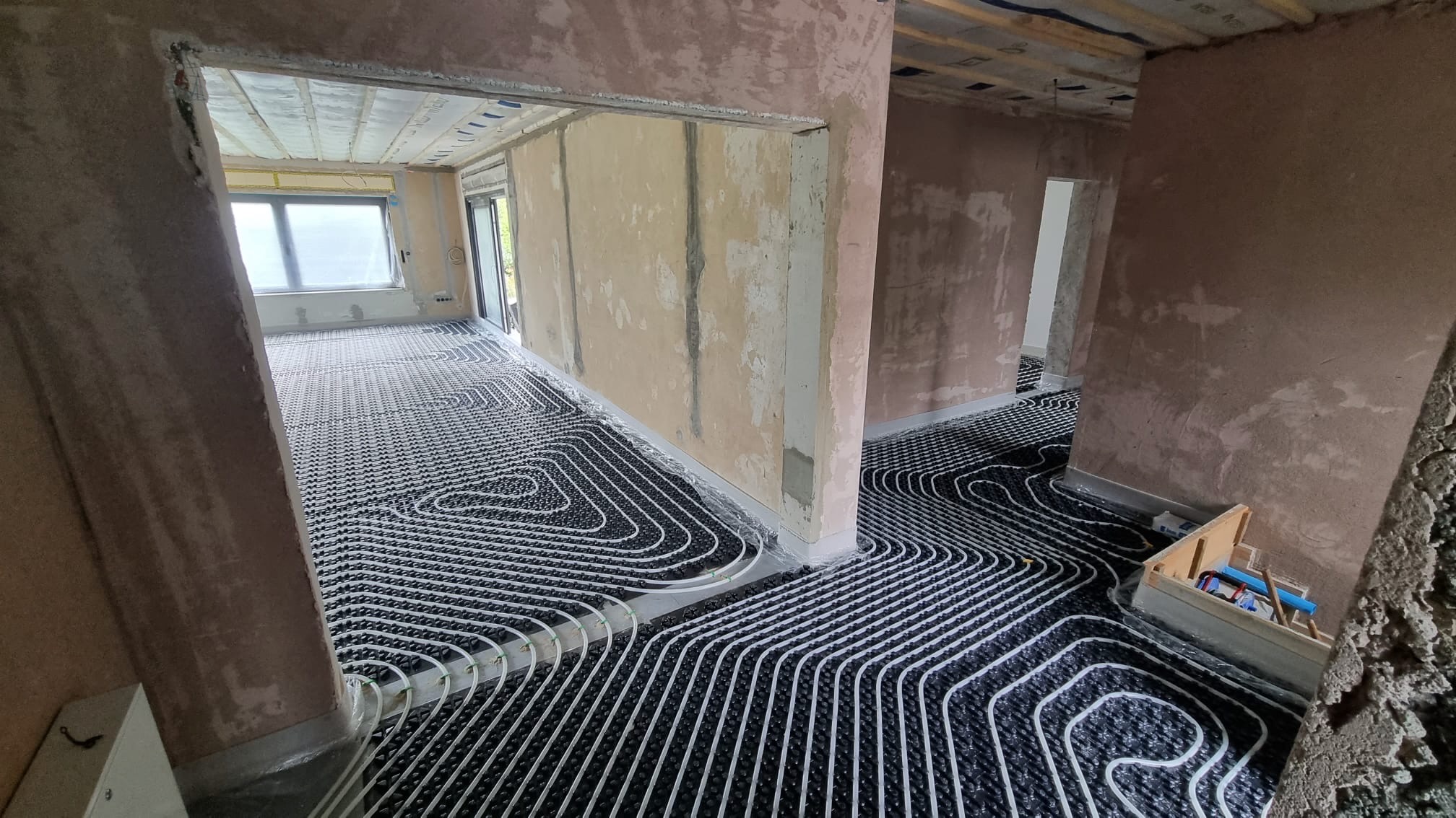 Verlegte Fußbodenheizung im Neubau